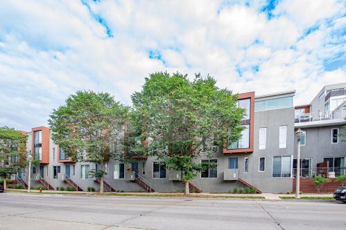 2017 Commerce St, Milwaukee, WI 53212-3472