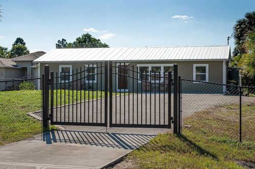 771 12th St, Naples, FL 34120-9437