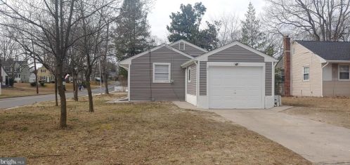 205 Davis Rd, Runnemede NJ 08078-1816 exterior