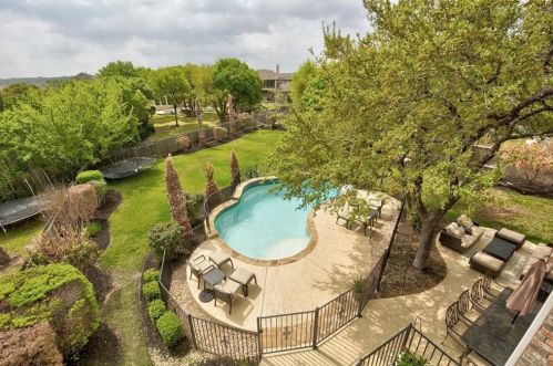 309 Emerald Rdg Dr, Austin TX 78732-1235 exterior