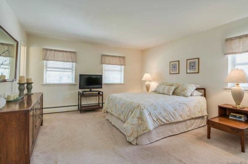 16 Dunford St, Huntington Station NY 11747-1312 exterior