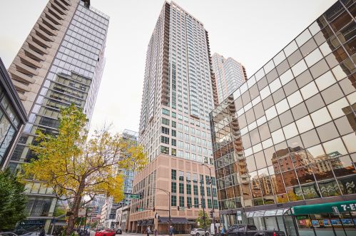 2 Erie St, Chicago IL  60611-2724 exterior