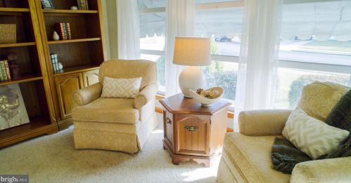 22 Lincoln Dr, Hanover PA 17331-4906 exterior