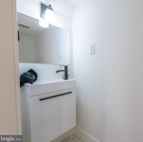 2020 16 St, Philadelphia PA 19121-2336 exterior