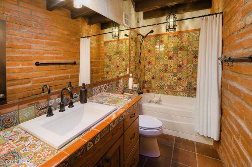 11330 Tanque Verde Rd, Tucson AZ  85749-8525 exterior