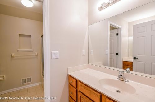 5 Markus Ct, Jackson Twp NJ  08527-2886 exterior