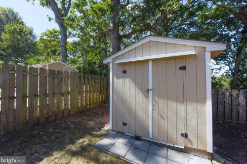 6916 Westhampton Dr, Alexandria VA 22307-1528 exterior