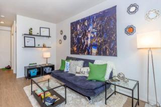 4302 7th Ave, Seattle WA  98105-4702 exterior