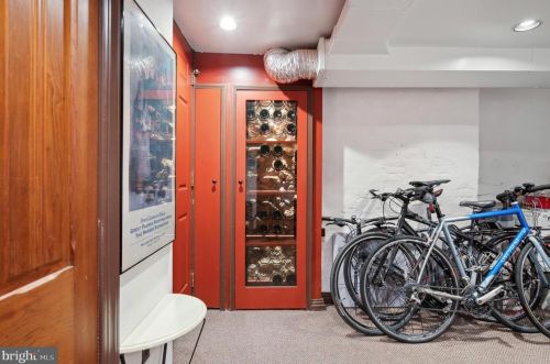 330 Camac St, Philadelphia PA 19107-5926 exterior