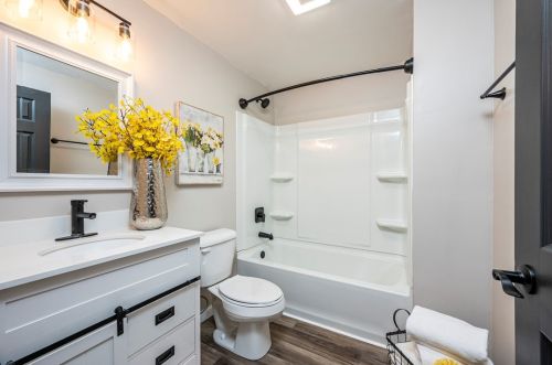 1076 Muldowney Ave, Pittsburgh PA 15207-2078 exterior