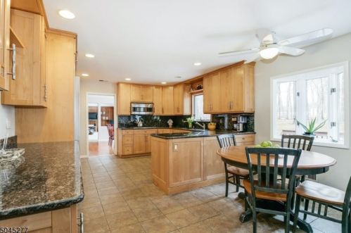 9 Highlander Dr, Scotch Plains NJ 07076-2419 exterior