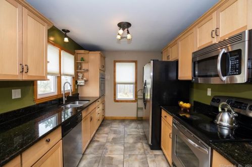 388 Elm St, Wallingford CT 06492-3231 exterior