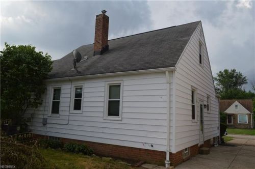 8202 Newport Ave, Cleveland, OH 44129-1339