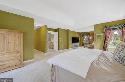 5 Cobblestone Ct, Columbus NJ 08022-1969 exterior