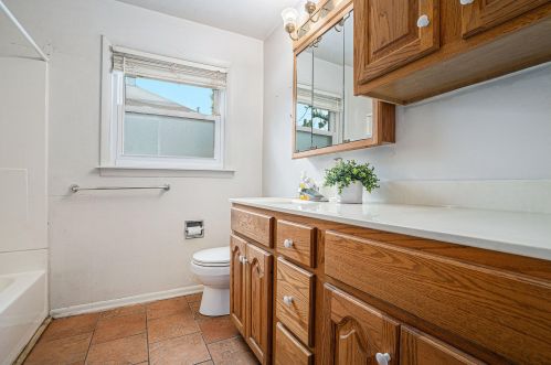 309 Maple St, Three Rivers MI 49093-2215 exterior