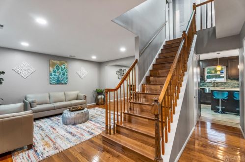 2 Thatcher Ct, Edison NJ  08820-2948 exterior