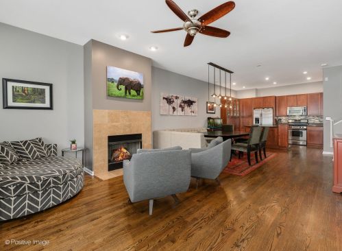 923 Howe St, Chicago IL  60610-7685 exterior