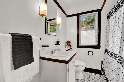 3765 15th St, Milwaukee, WI 53206-2908