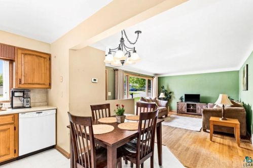 2344 Hutchinson Rd, Duluth MN 55811-3266 exterior