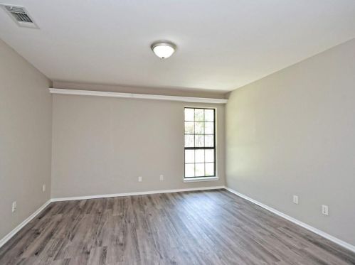 8302 Farmington Ct, Austin TX 78736-1744 exterior