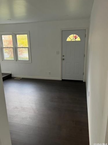 20 Carlls Path, Babylon NY  11703-1726 exterior