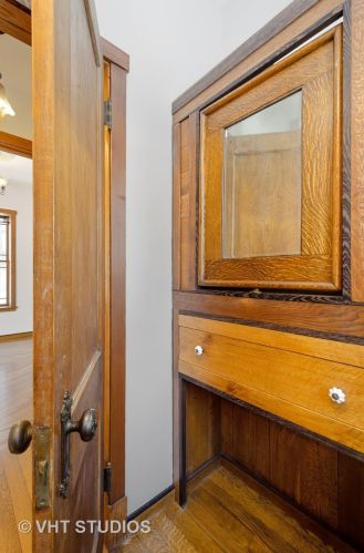 2013 Greenleaf Ave, Chicago IL 60645-3509 exterior