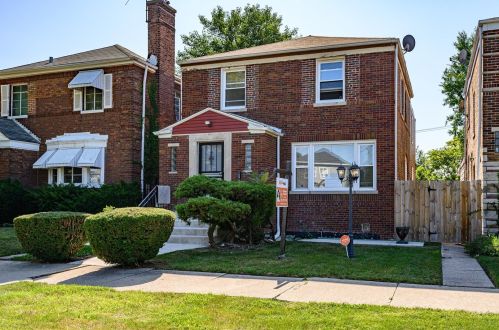 9404 Michigan Ave, Chicago, IL 60619-7216