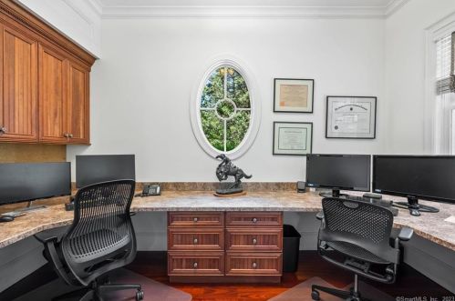 2 Thatcher Ter, Farmington CT 06032-1566 exterior