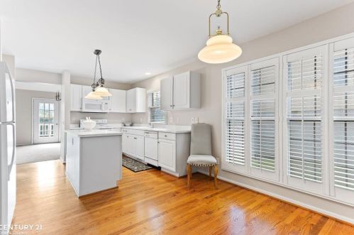 1050 Pointe Pl Blvd, Rochester MI 48307-1794 exterior