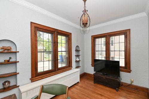 5040 Shoreland Ave, Milwaukee WI  53217-5539 exterior