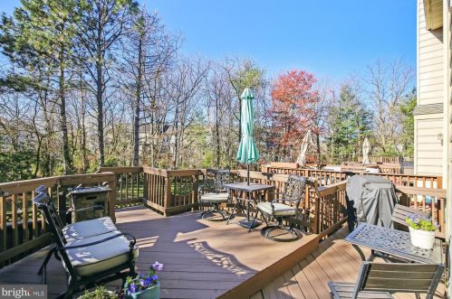 6020 Kestner Cir, Alexandria VA  22315-4833 exterior