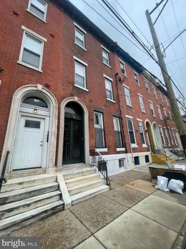 809 26th St, Philadelphia PA 19130-1803 exterior