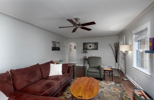 945 Eleanor St, Grand Rapids MI 49505-4305 exterior