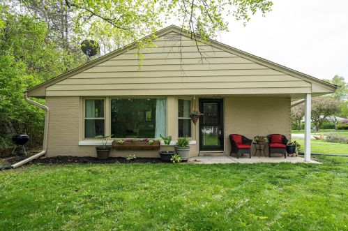 8934 Seneca Rd, Milwaukee WI 53217-2331 exterior