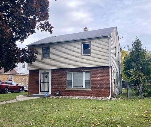 5764 40th St, Milwaukee WI  53221-3910 exterior