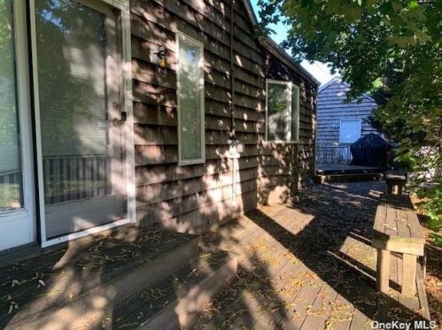 372 Old Country Rd, Huntington Station NY 11747-2013 exterior