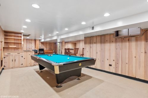 5800 Kenneth Ave, Chicago IL  60646-5910 exterior