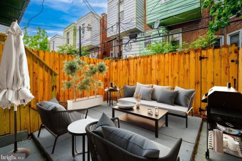 5737 Catharine St, Philadelphia PA  19143-2710 exterior