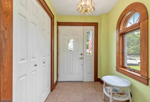 15 La Secla Pl, Berkeley Heights, NJ 07922-1233