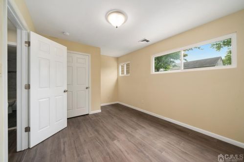 68 Winthrop Rd, Edison NJ 08817-3834 exterior