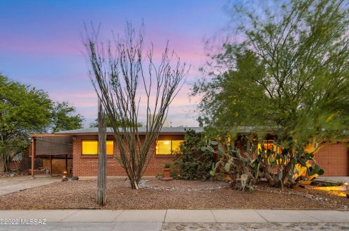 8642 27th Pl, Tucson, AZ 85710-7215