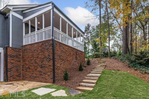 6160 Heards Creek Dr, Atlanta GA  30328-3635 exterior