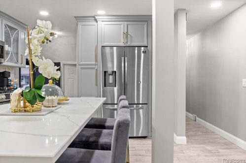 6126 Cambourne Rd, Dearborn Heights MI 48127-3916 exterior