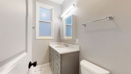 1915 Roscoe St, Chicago IL 60618-5236 exterior