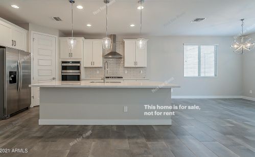 828 Amberwood Dr, Phoenix AZ 85045-0604 exterior