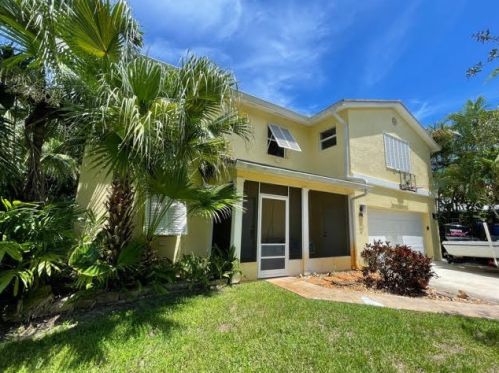 2408 Tamarind Dr, Fort Pierce, FL 34949-1508