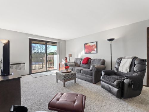 8560 Waterford Ave, Milwaukee, WI 53228-4542