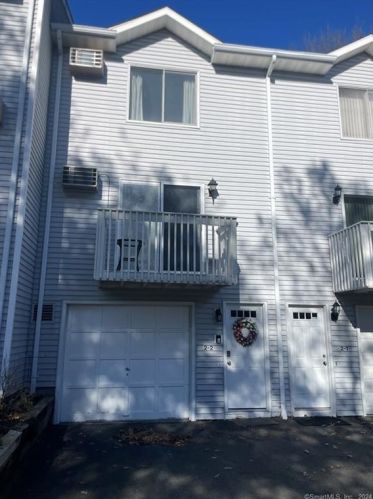 1001 Old Colony Rd, Meriden CT 06451-7922 exterior