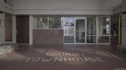 2421 Tusitala St, Honolulu HI 96815-3151 exterior