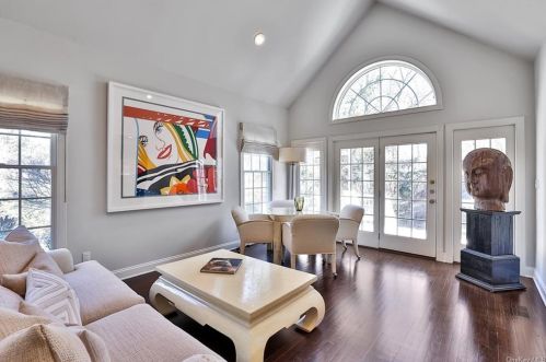 8 Caruso Pl, Armonk NY  10504-1369 exterior